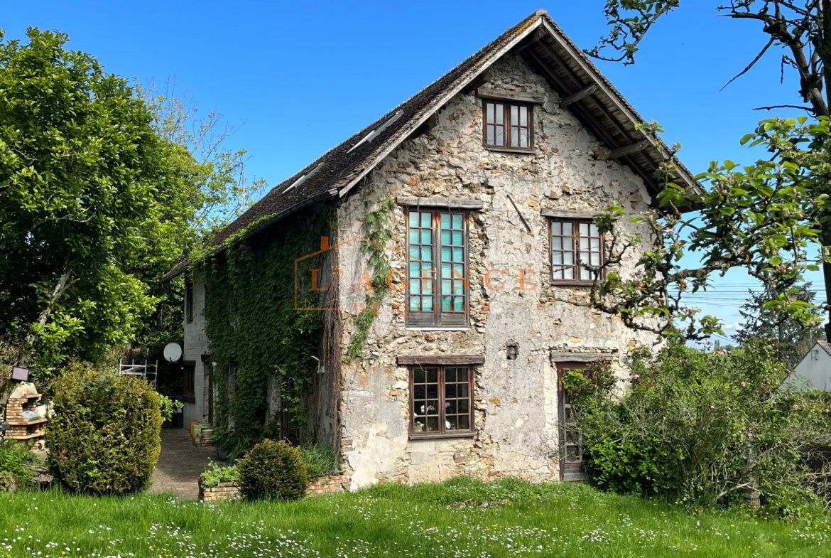 Maison Briarde avec 4 Chambres et Jardin Arboré à Villemareuil 