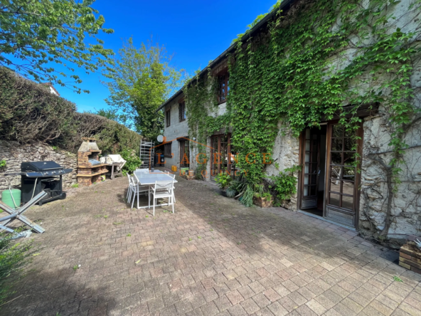 Maison Briarde avec 4 Chambres et Jardin Arboré à Villemareuil