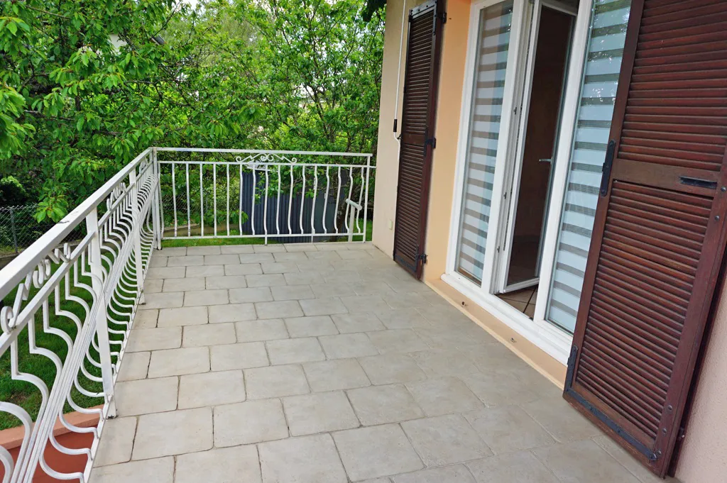 Maison à Gueugnon avec terrasse et jardin 