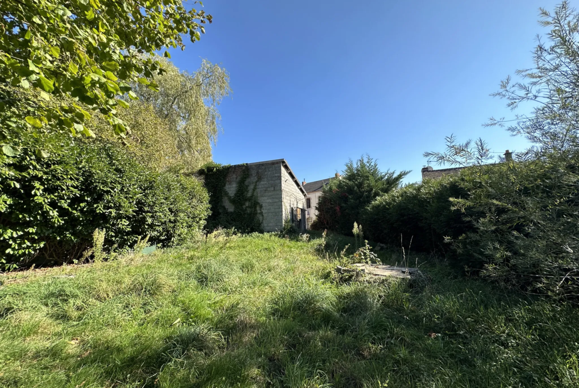 Maison en pierre à rénover à Nizerolles 