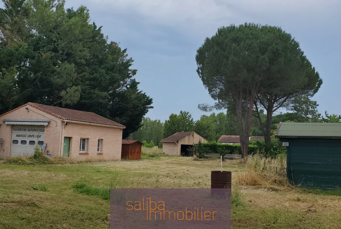 Terrain à bâtir avec garage à Loupiac 