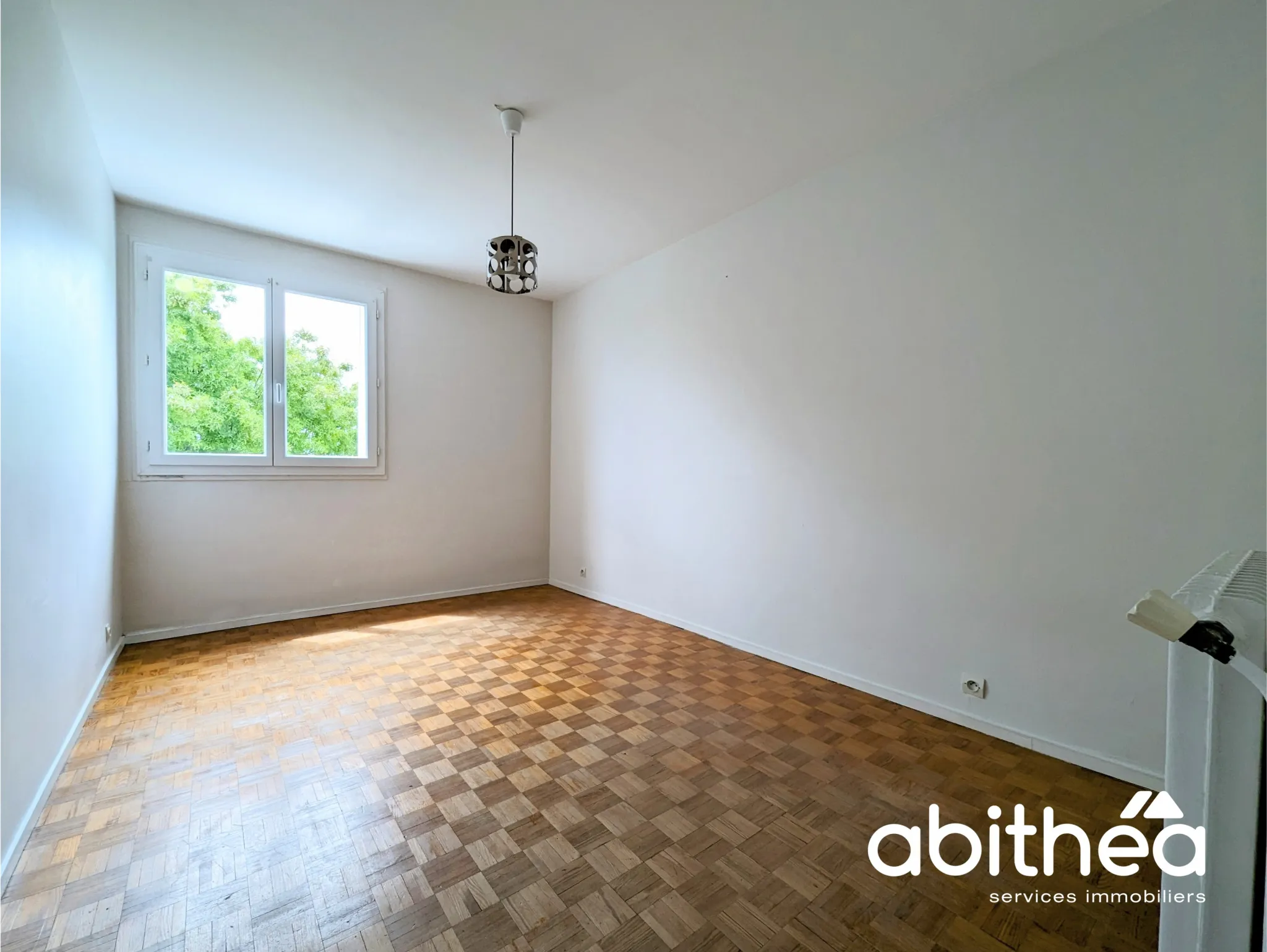 Appartement T4 lumineux à Libourne avec vue sur jardin 