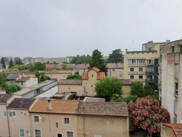 Appartement rénové lumineux à Avignon