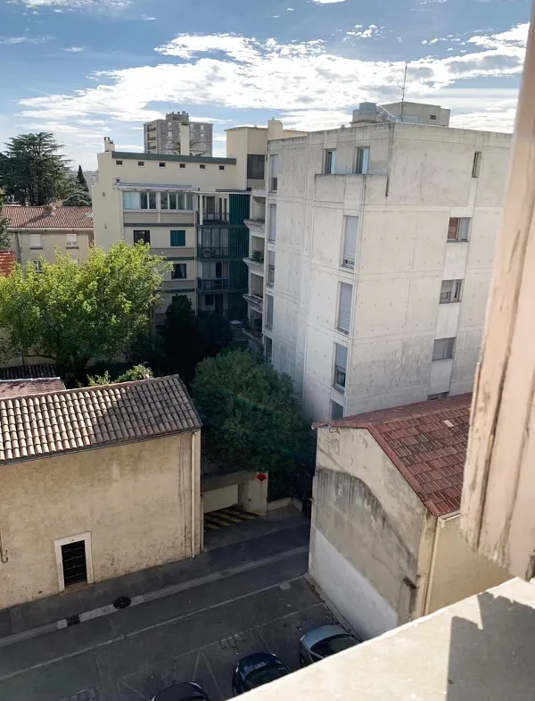 Appartement rénové lumineux à Avignon 