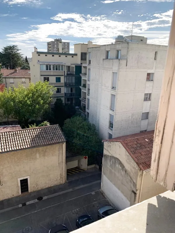 Appartement rénové lumineux à Avignon 