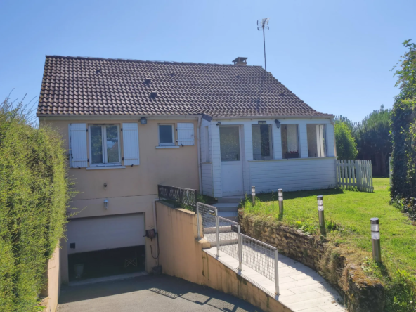 Belle maison rénovée avec véranda et jardin à Auneau