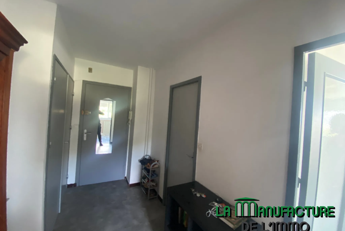 Appartement F1 avec Locataire en Place / Parc du Portail Rouge 