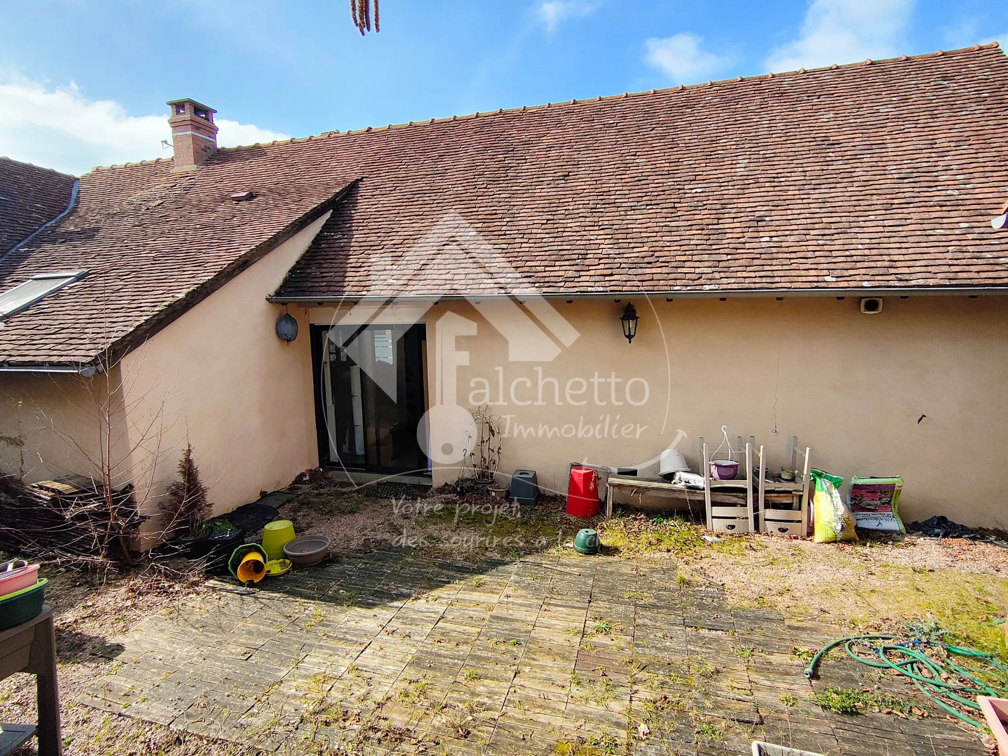 Longère de 47m2 avec 2000m2 de terrain à Saint-Léon 