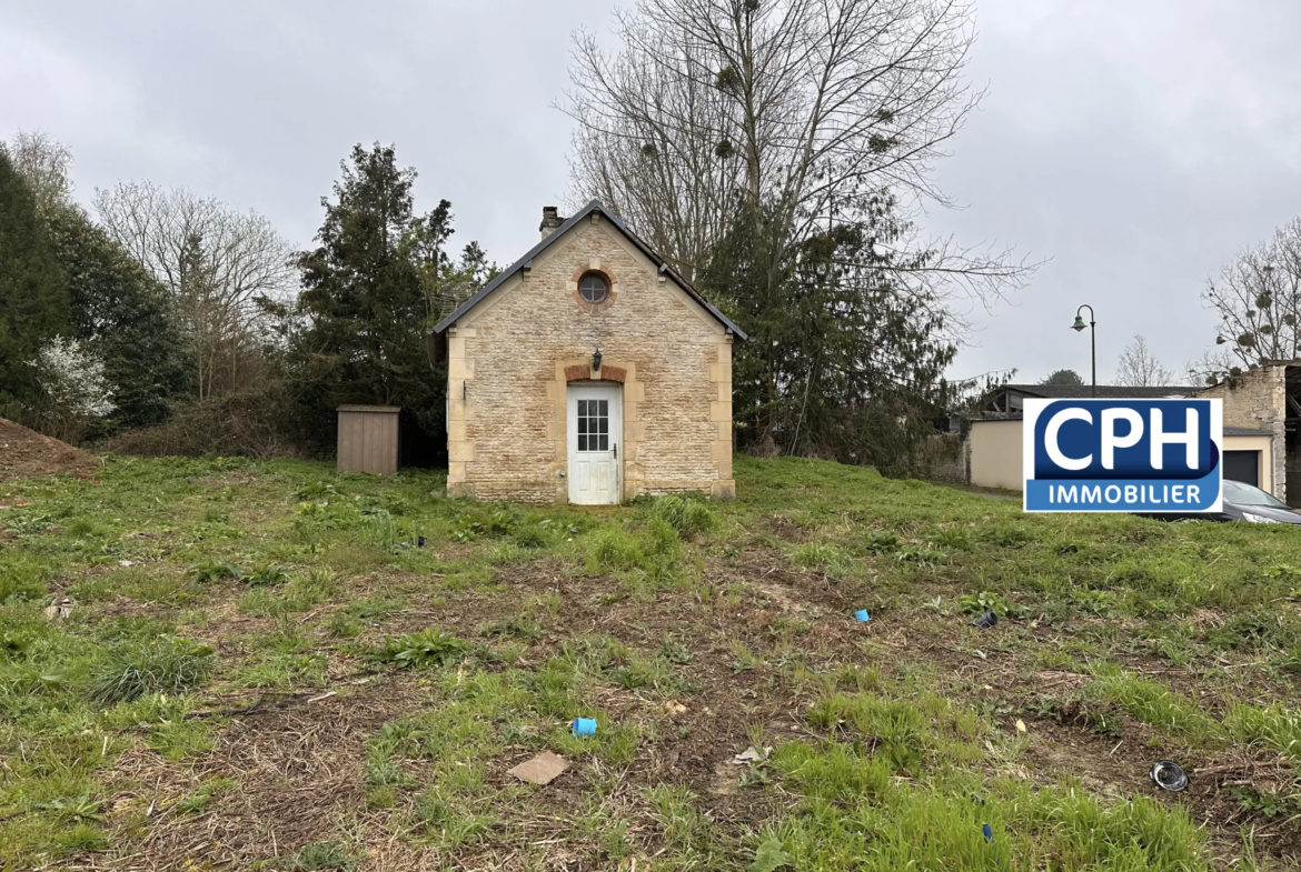 Terrain à bâtir avec petite maison à Rosel 