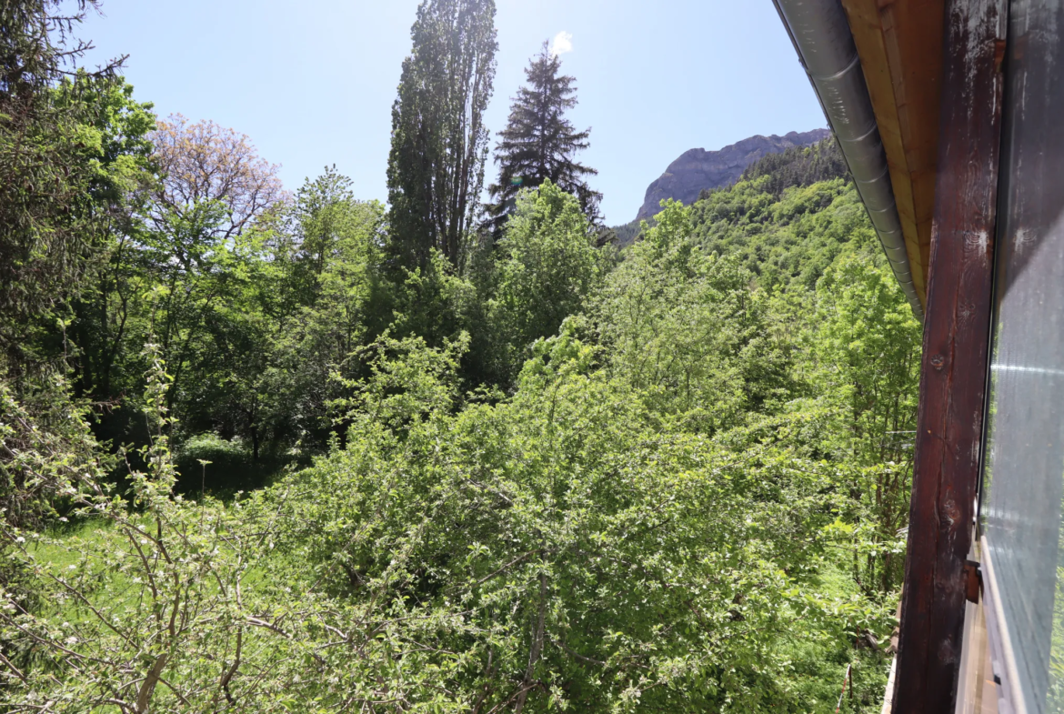 Appartement T3 à Colmars avec Vue sur les Montagnes 