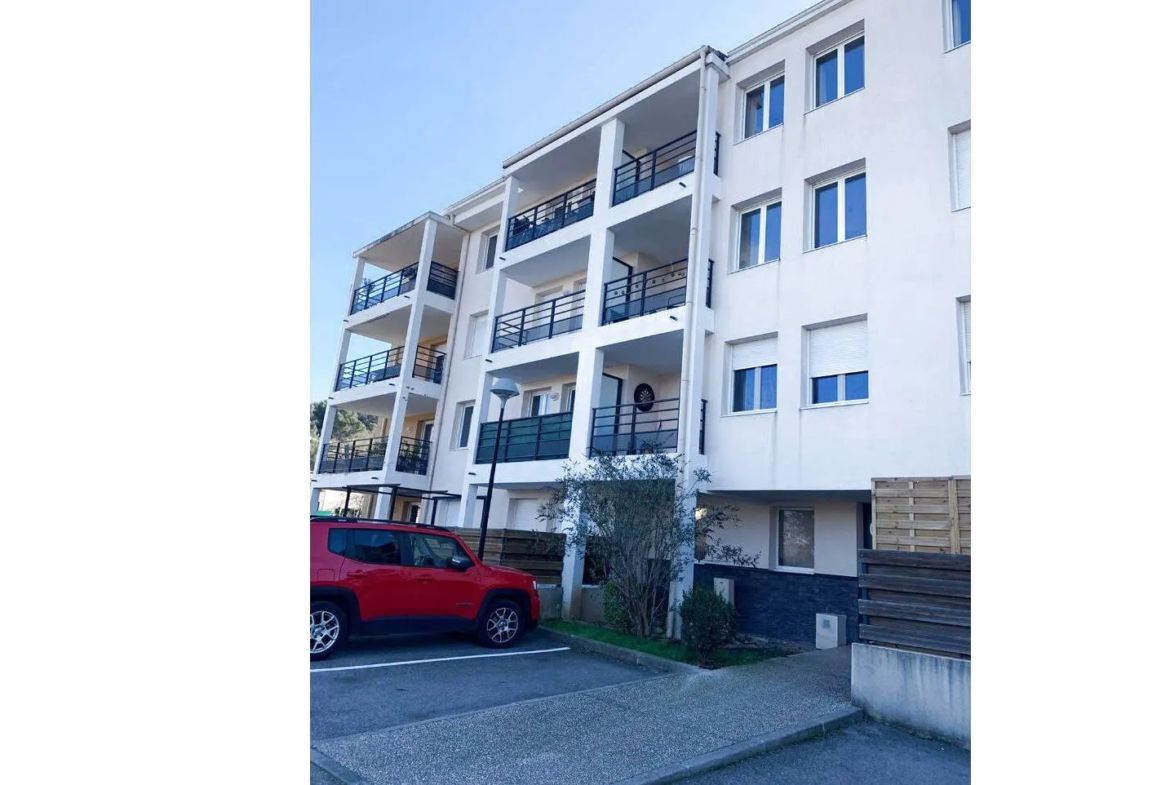 Appartement de Type 2 avec Balcon-Terrasse à Peypin 