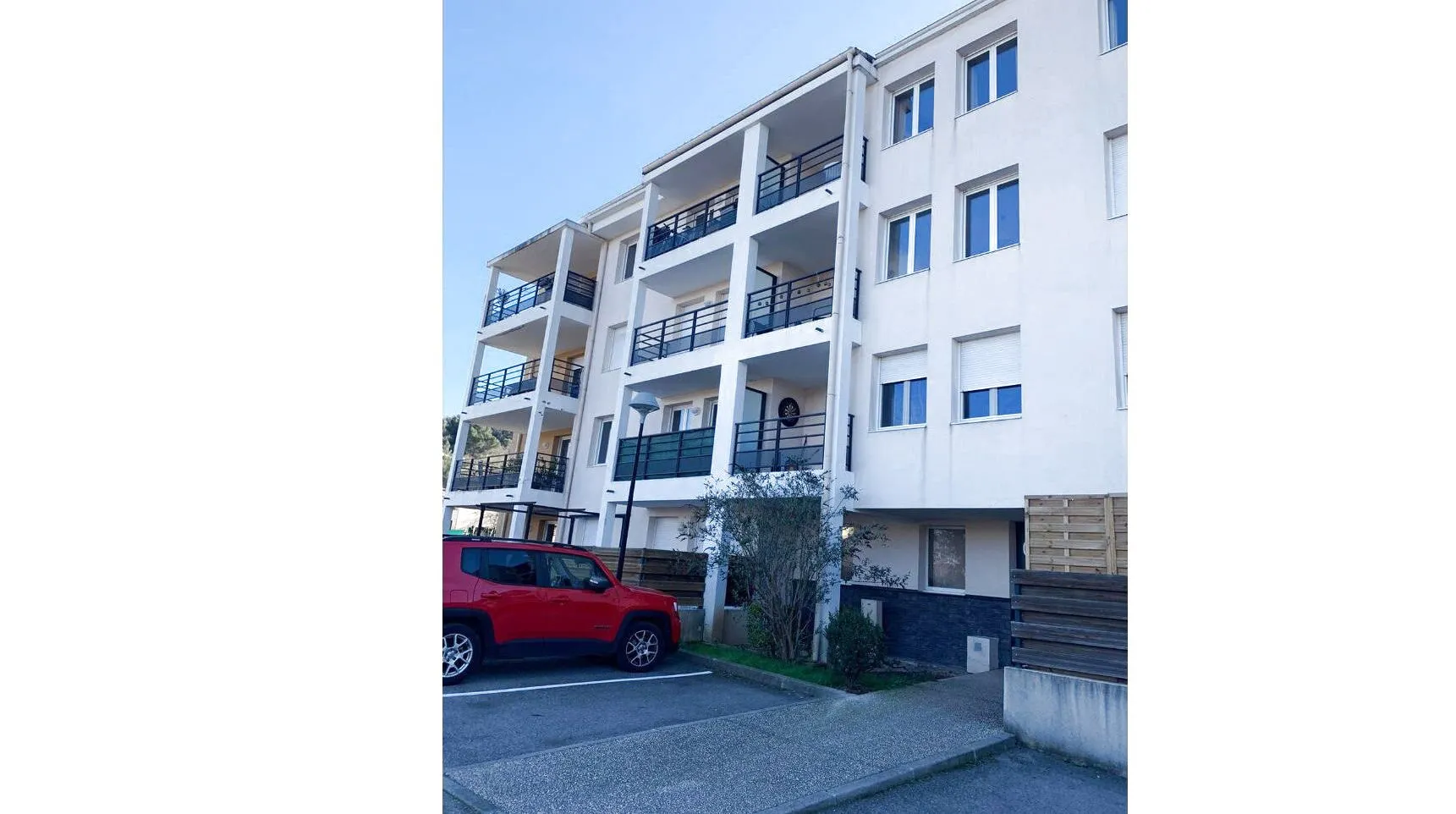 Appartement de Type 2 avec Balcon-Terrasse à Peypin 