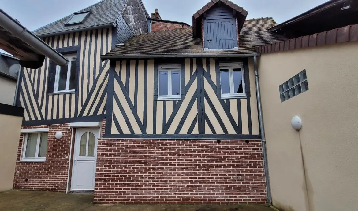 Maison de ville avec 6 box à Livarot 