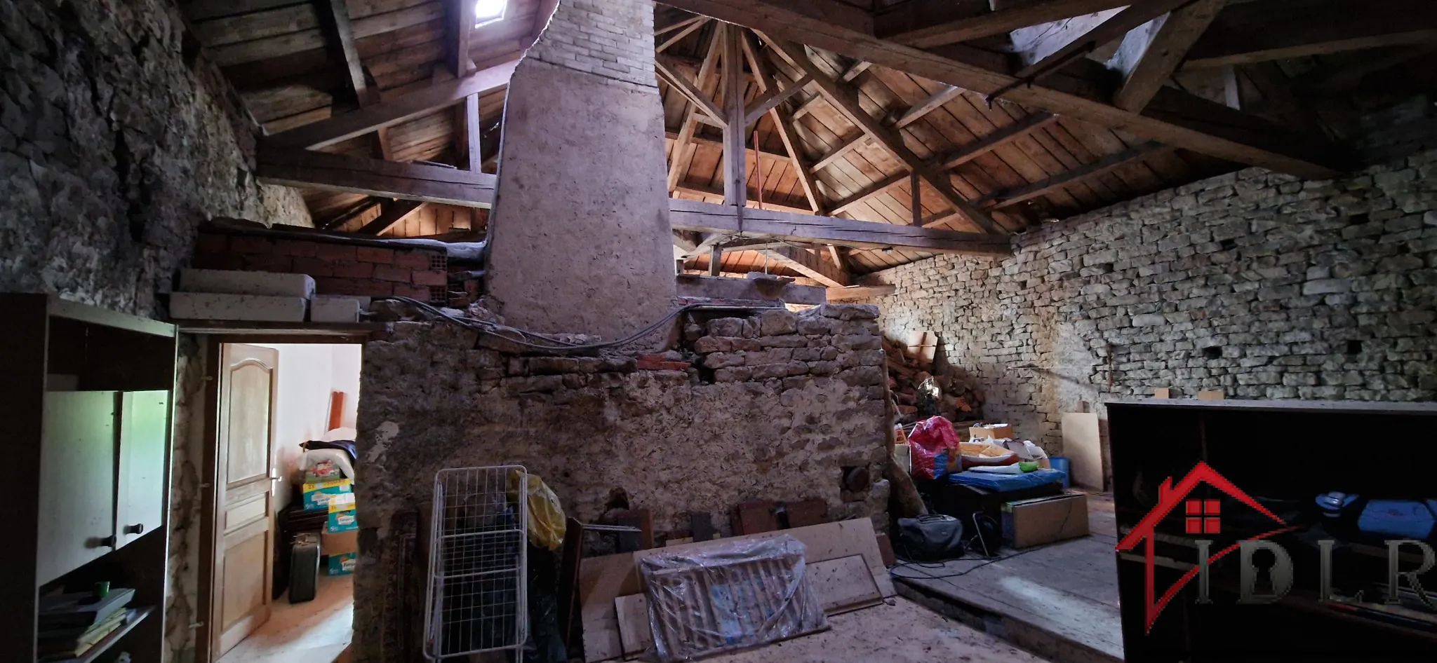 Maison ancienne avec vues superbes dans un village renaissance 