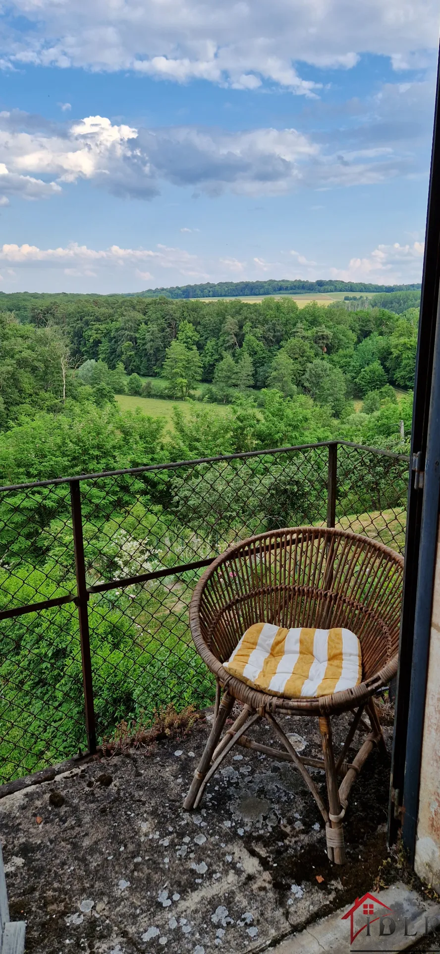 Maison ancienne avec vues superbes dans un village renaissance 