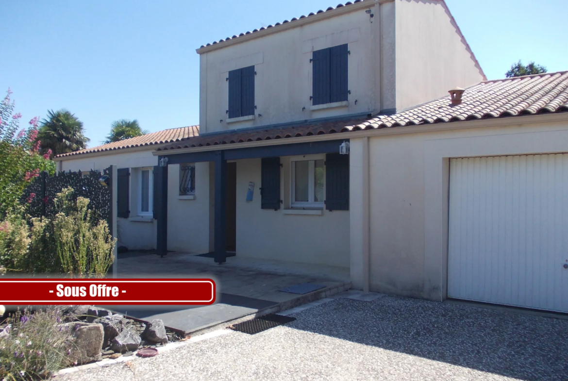 Maison contemporaine avec garage et piscine à Matha 