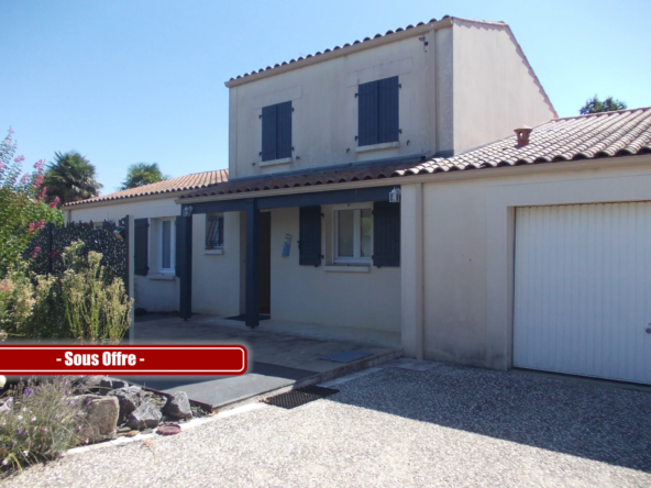 Maison contemporaine avec garage et piscine à Matha