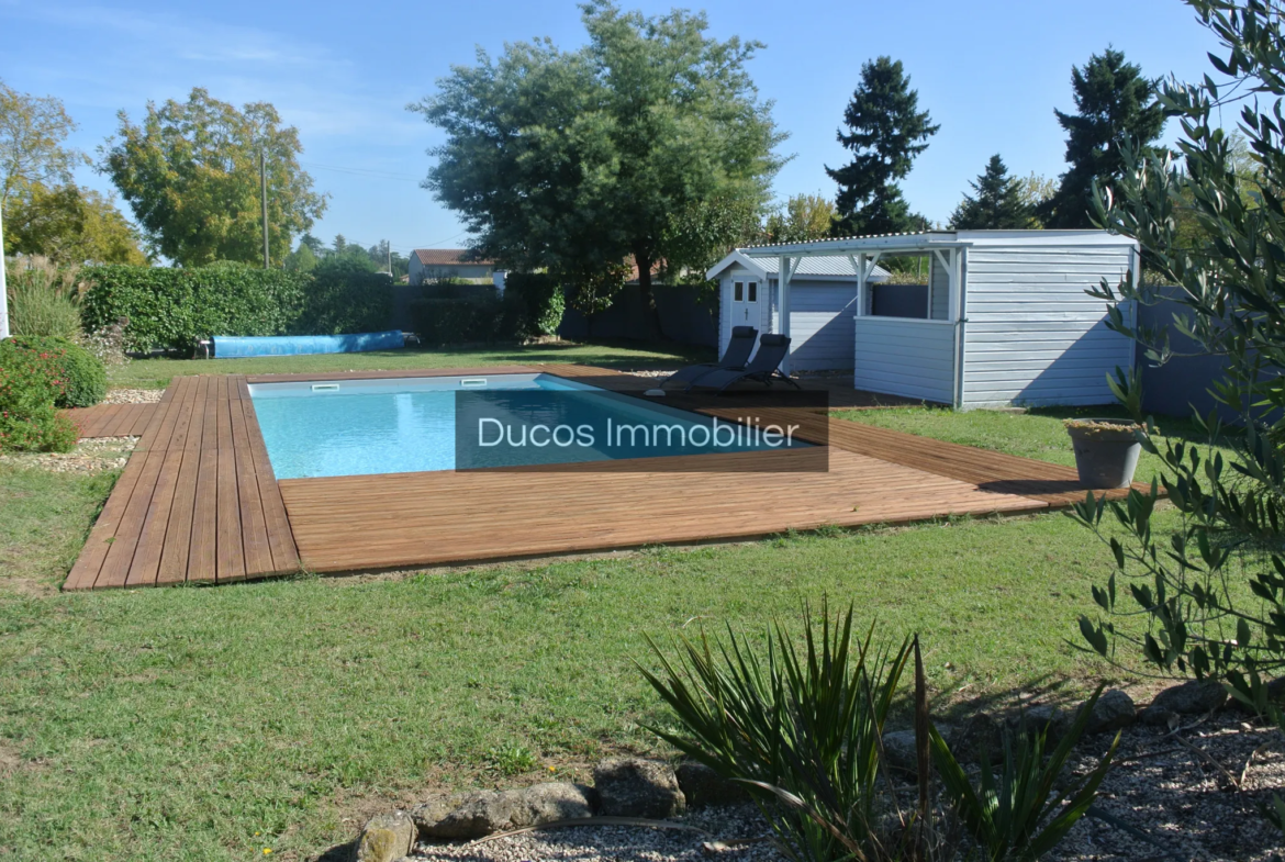 Maison contemporaine à Sainte Bazeille avec piscine 