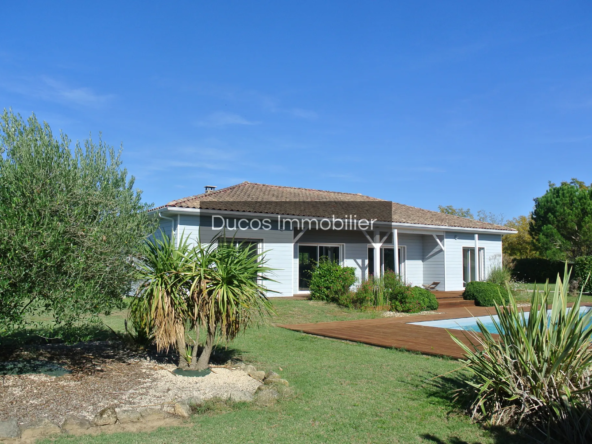 Maison contemporaine à Sainte Bazeille avec piscine