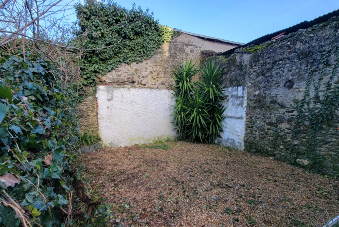 Atelier Local Dépendance à vendre à La Jumellière entre Chalonnes sur Loire et Chemillé ! 