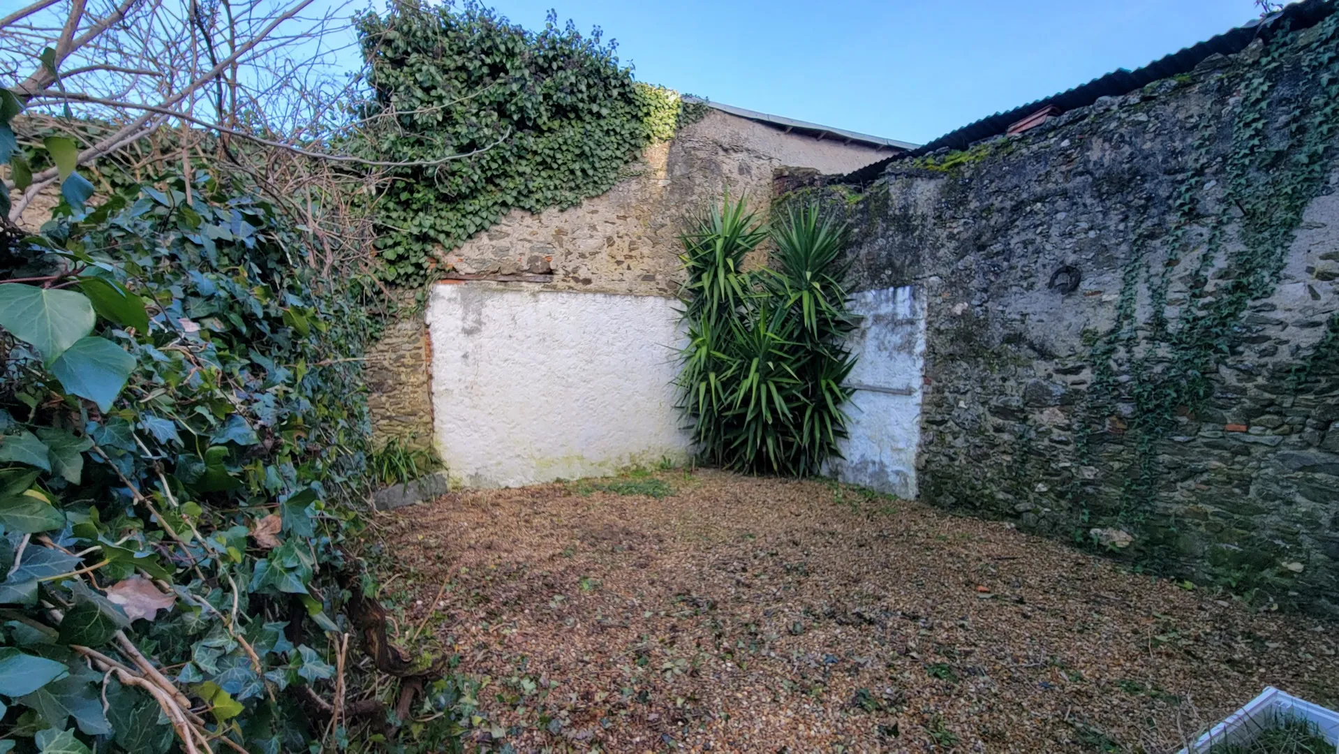 Atelier Local Dépendance à vendre à La Jumellière entre Chalonnes sur Loire et Chemillé ! 