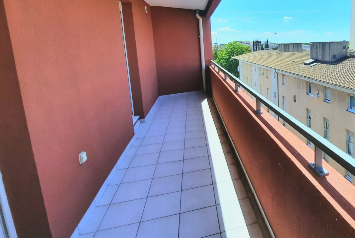 Appartement P2 à NIMES avec Terrasse et Parking 