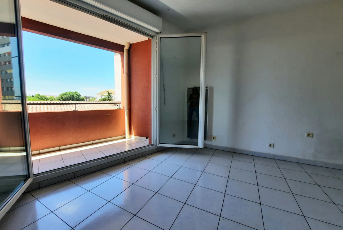 Appartement P2 à NIMES avec Terrasse et Parking 