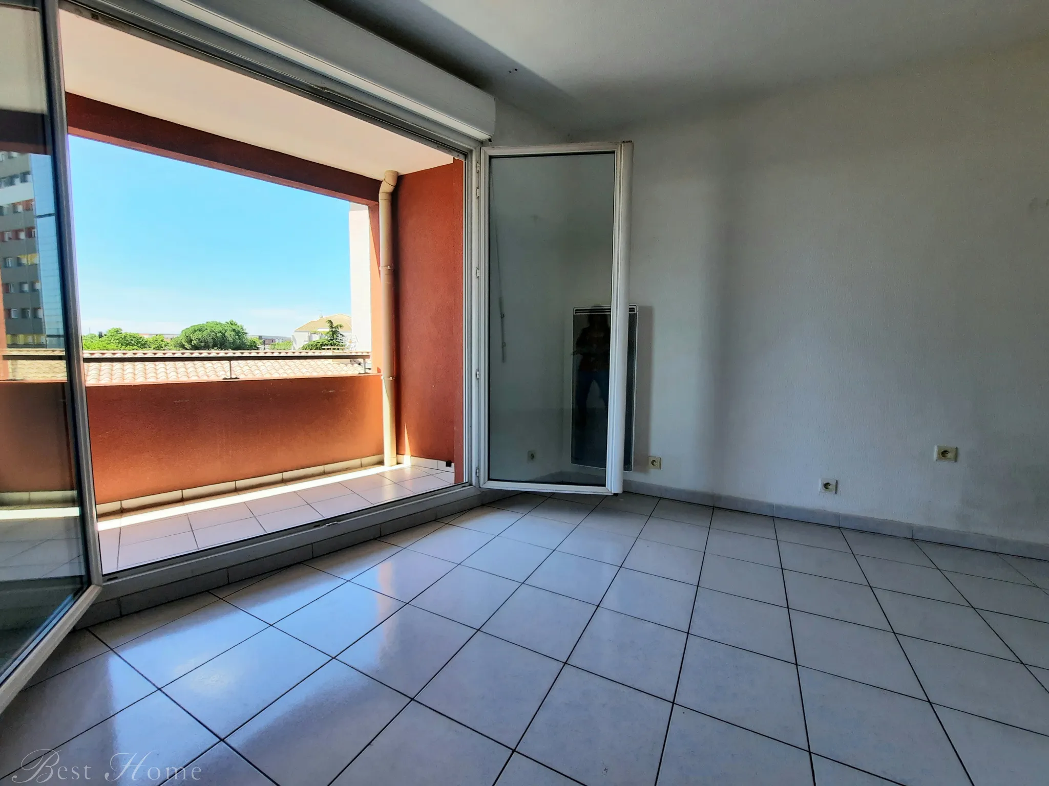 Appartement P2 à NIMES avec Terrasse et Parking 