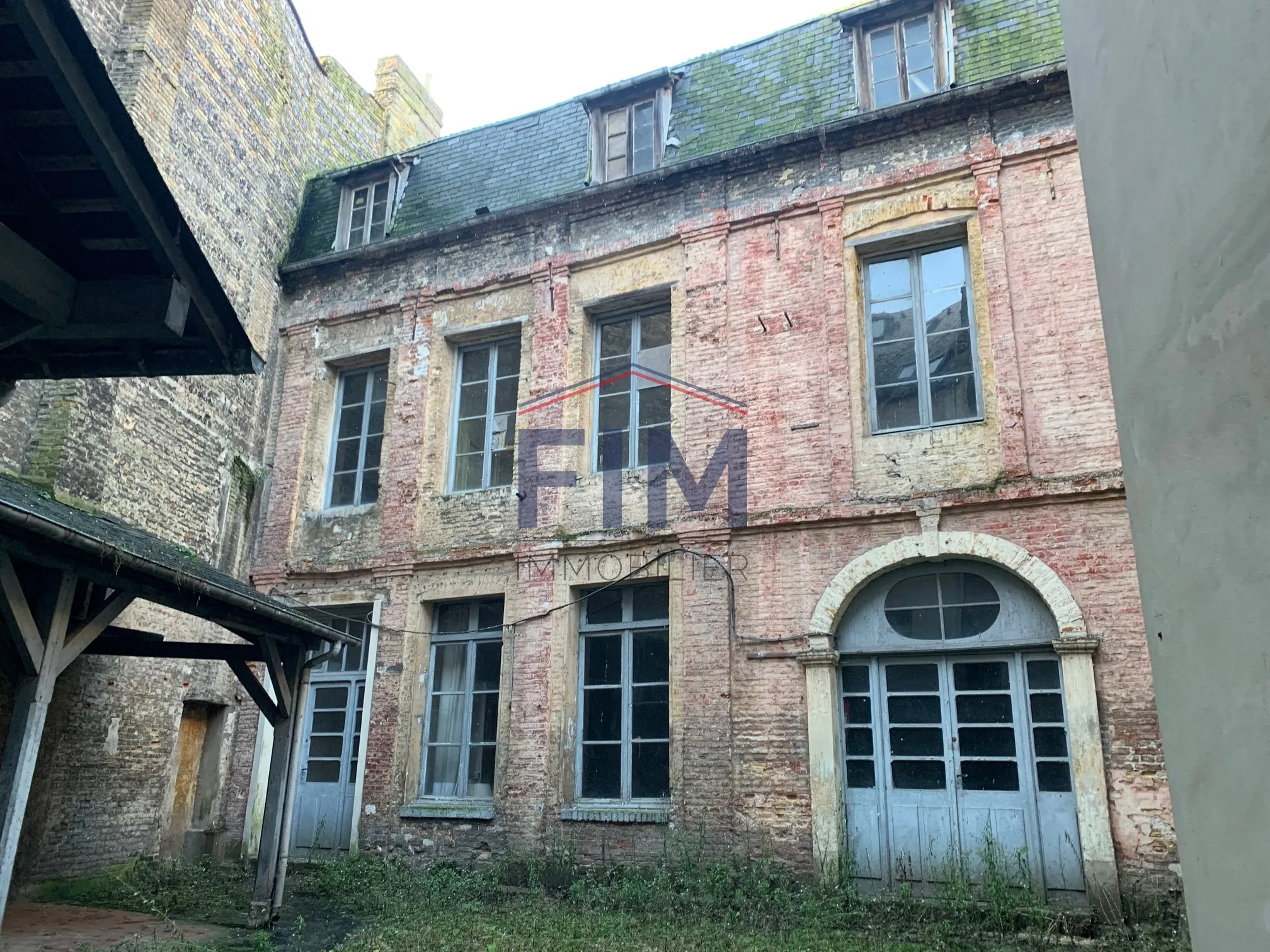 Immeuble à rénover avec parking à Dieppe 