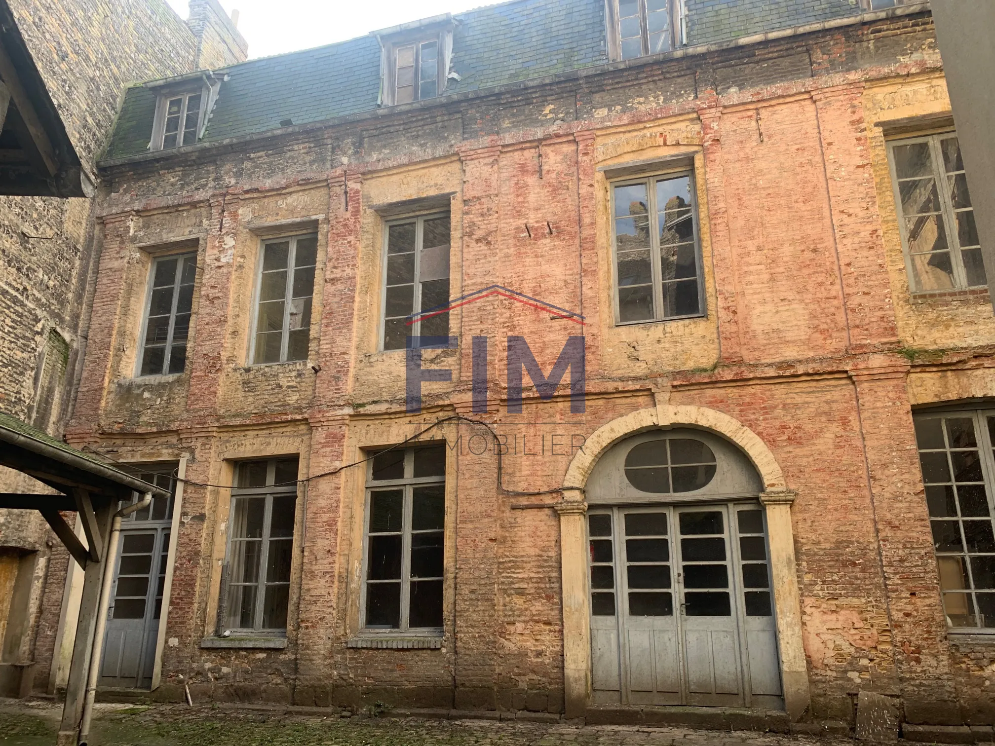 Immeuble à rénover avec parking à Dieppe 