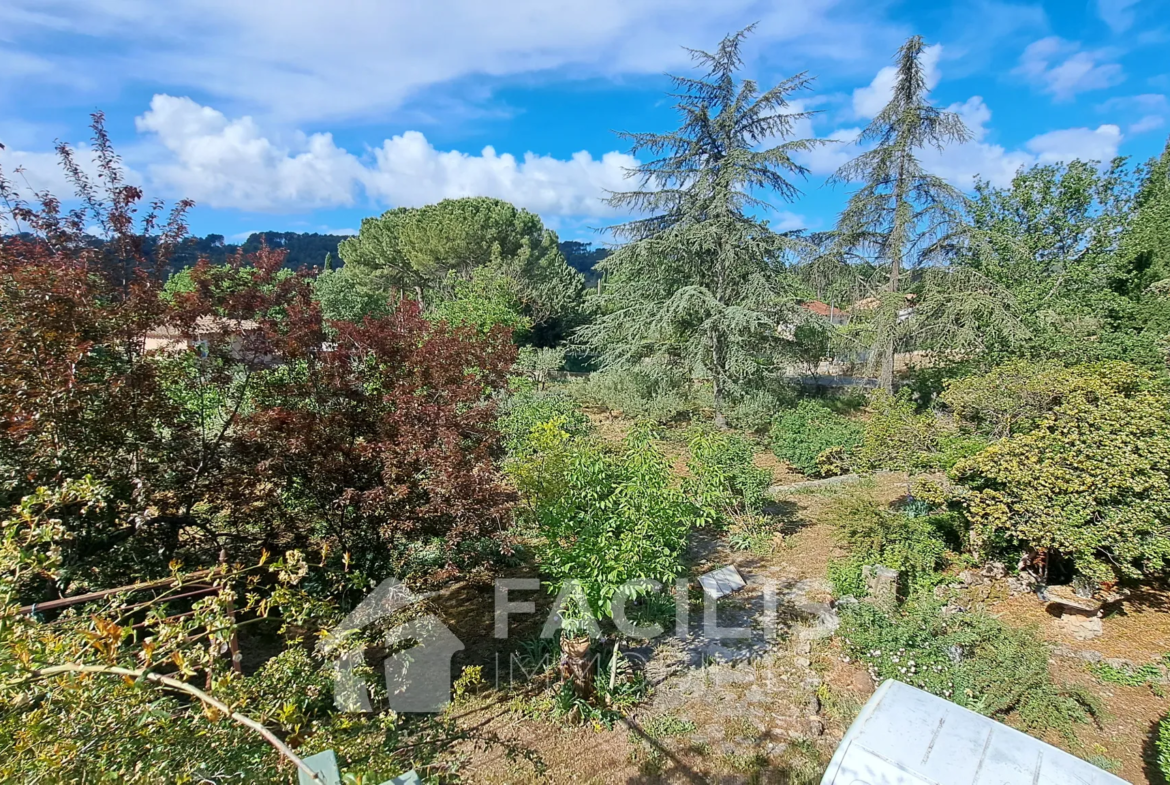 Terrain à bâtir de 855m2 à Lorgues 