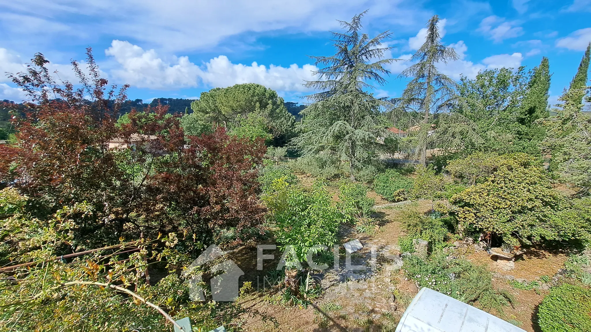 Terrain à bâtir de 855m2 à Lorgues 