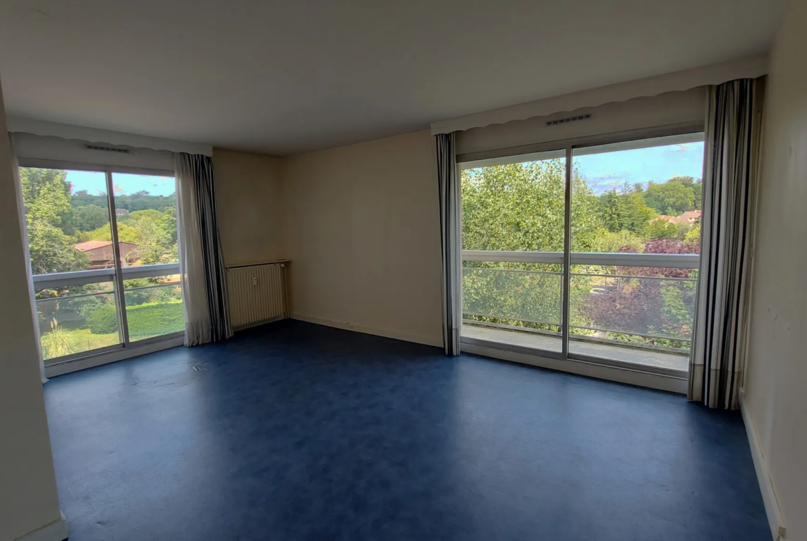 Appartement Dernier Étage avec Ascenseur et Balcon à Bailly 