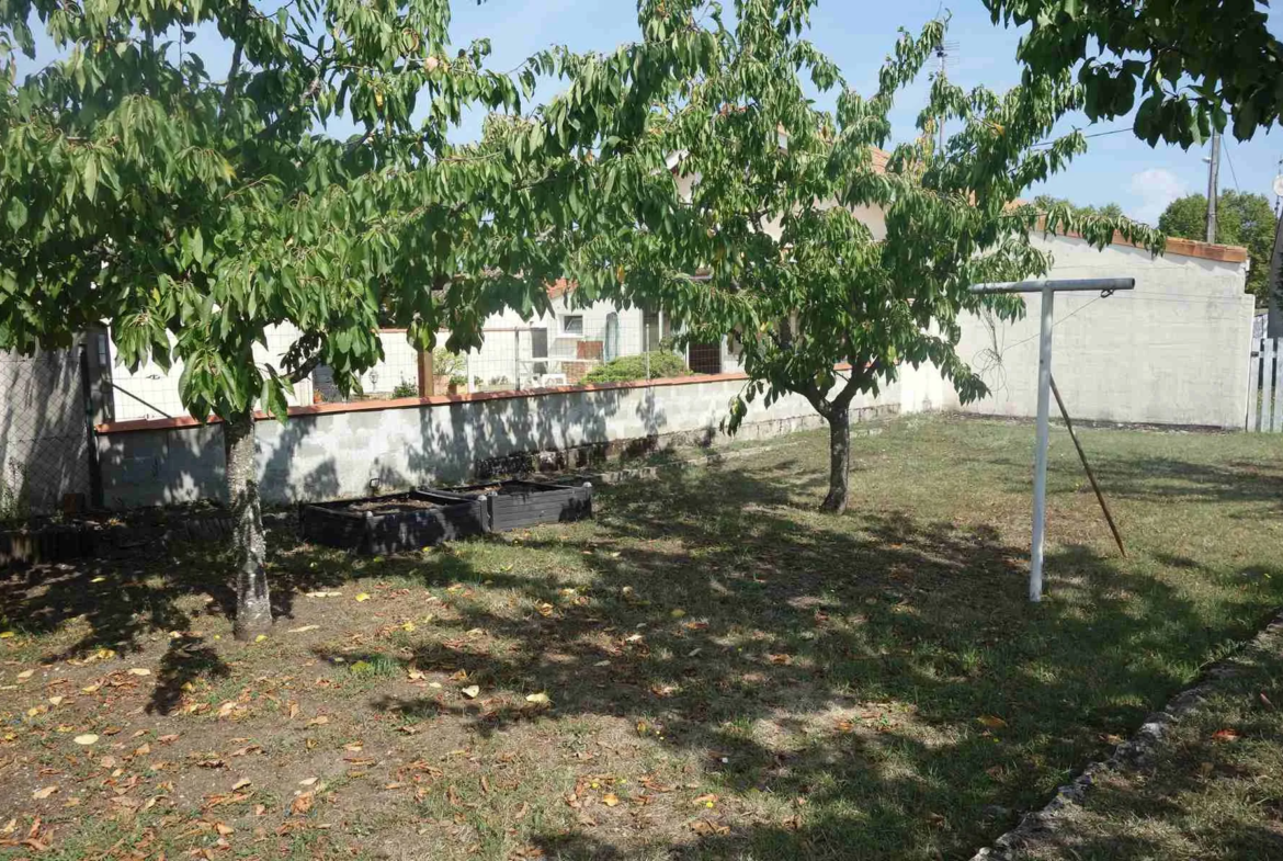 Maison avec Garage et Dépendance Aménageable en Gite - St Ciers sur Gironde 