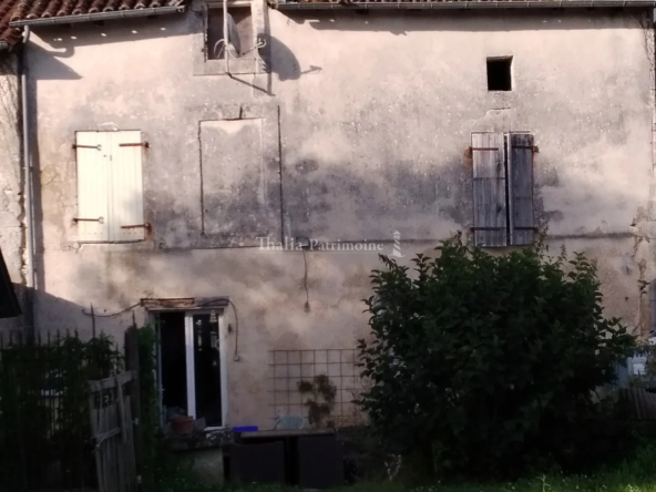 Maison en Pierre avec Jardin Attenant à Mareuil, Dordogne