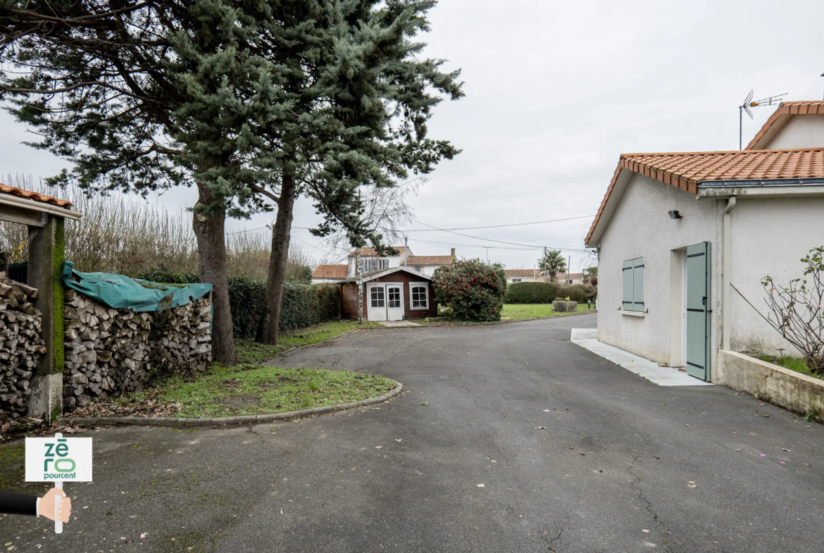 Maison de Plain-Pied à Sainte-Radégonde-des-Noyers 