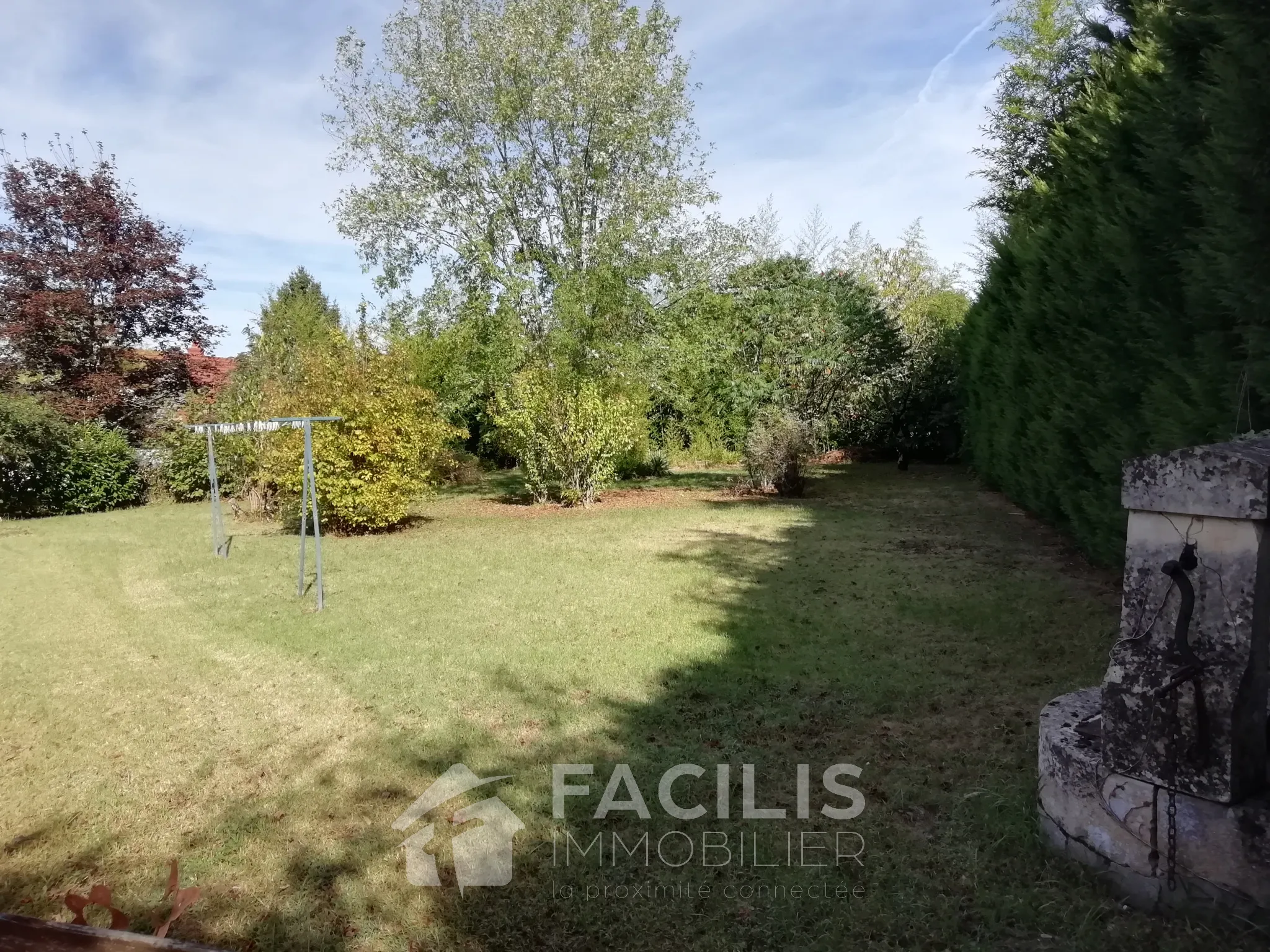 Longère rénovée avec 3 chambres et jardin à La Guerche sur l'Aubois 