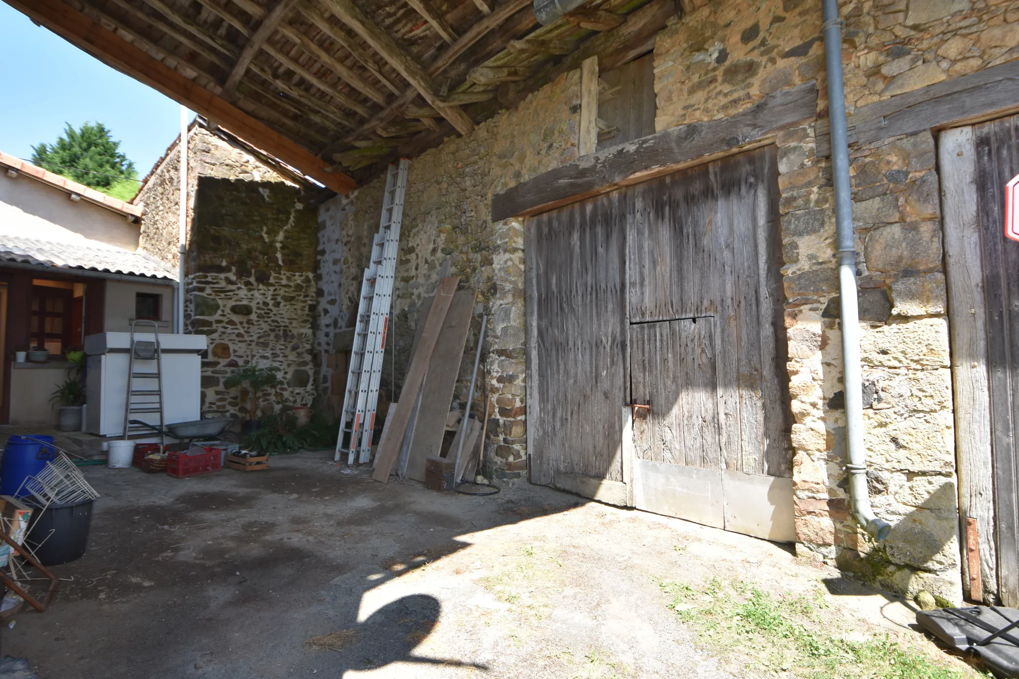 Maison de hameau à rénover à Roussines 