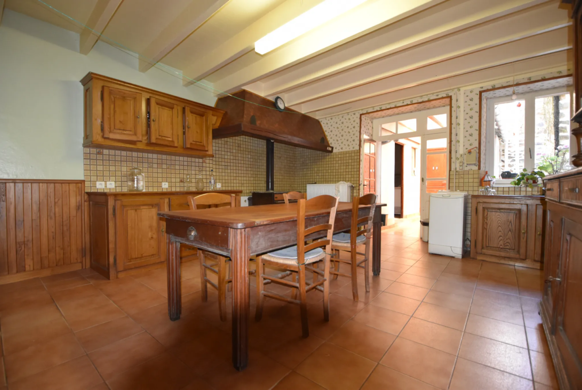 Maison de hameau à rénover à Roussines 