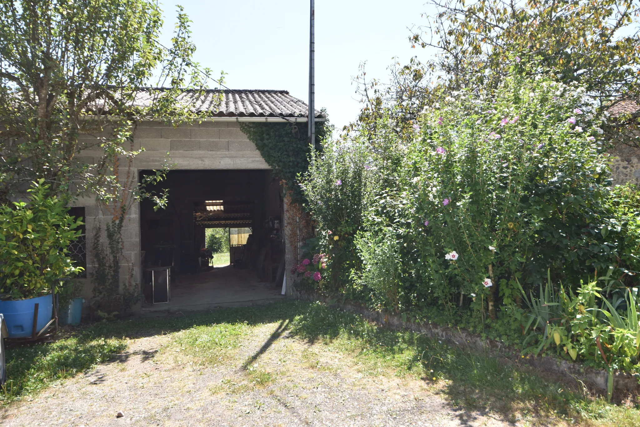 Maison de hameau à rénover à Roussines 