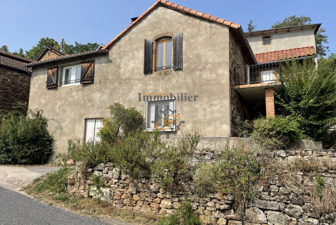 Maison en pierres à Broquiès avec terrasses et terrain 