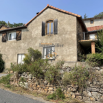 Maison en pierres à Broquiès avec terrasses et terrain