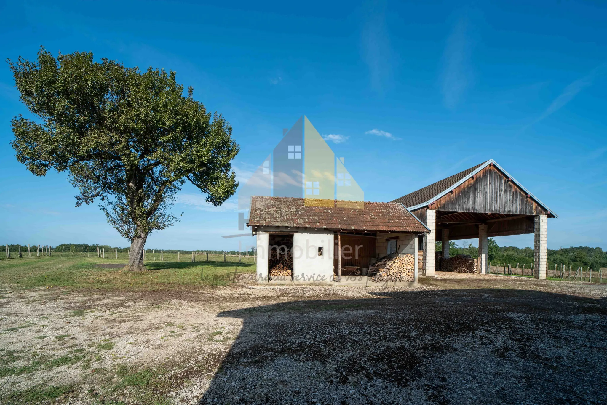 Ferme Rénovée avec Terrain et Dépendances à Commenailles 