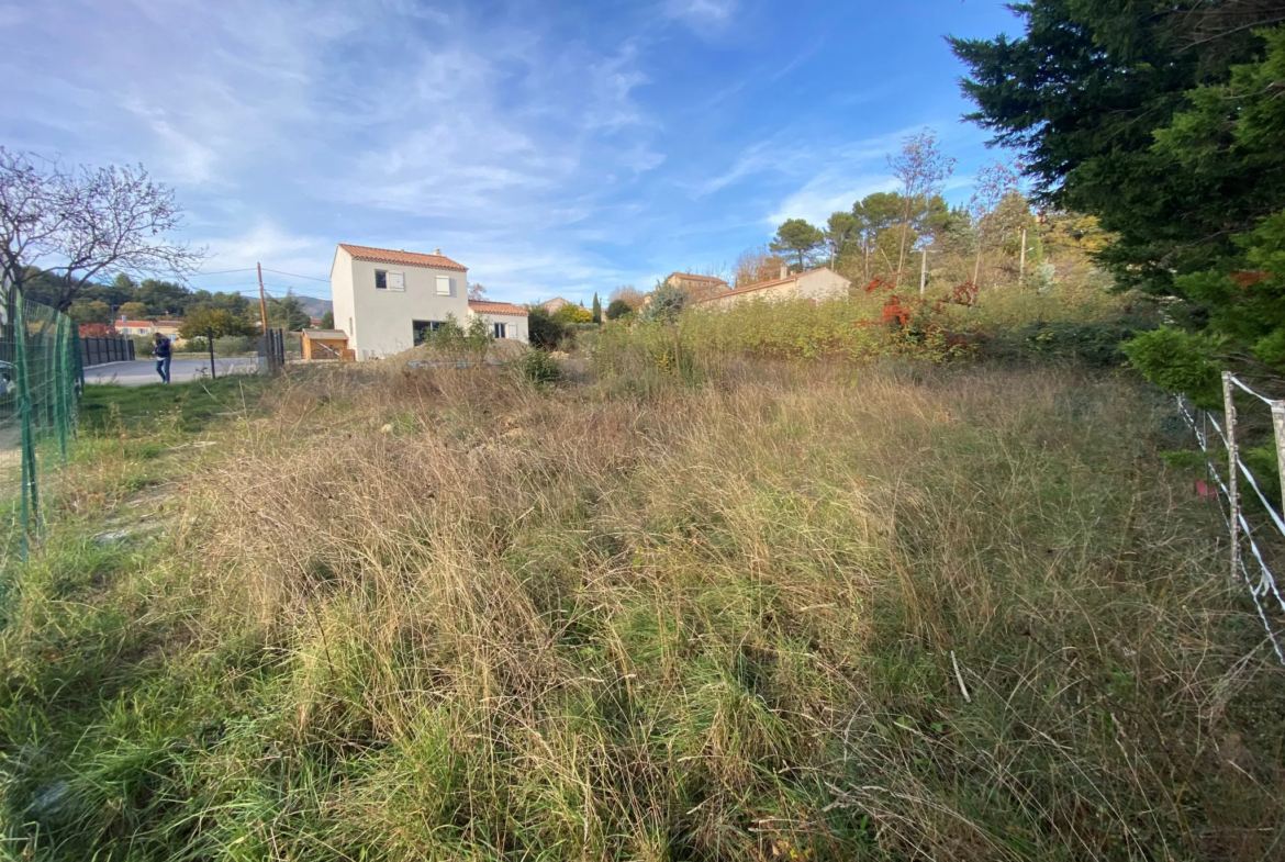 Terrain constructible à vendre à La Motte d'Aigues 