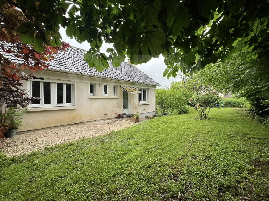 Maison à La Celle Saint Cyr de 72m2 sur 1170m2 de Terrain 