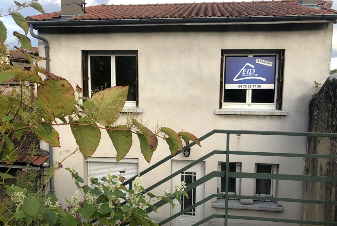 Maison Divisée en Deux Appartements à Ceyrat Boissejour 