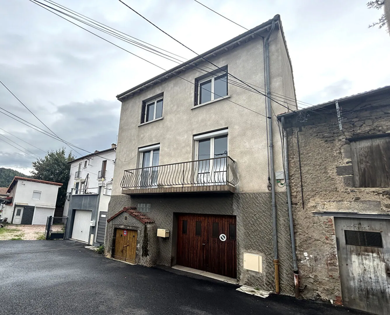 Maison Divisée en Deux Appartements à Ceyrat Boissejour 