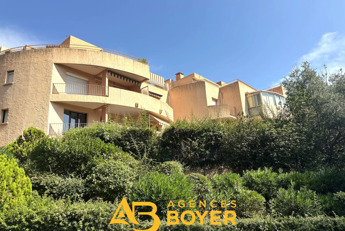 Appartement T2 rénové avec ascenseur à Bandol 