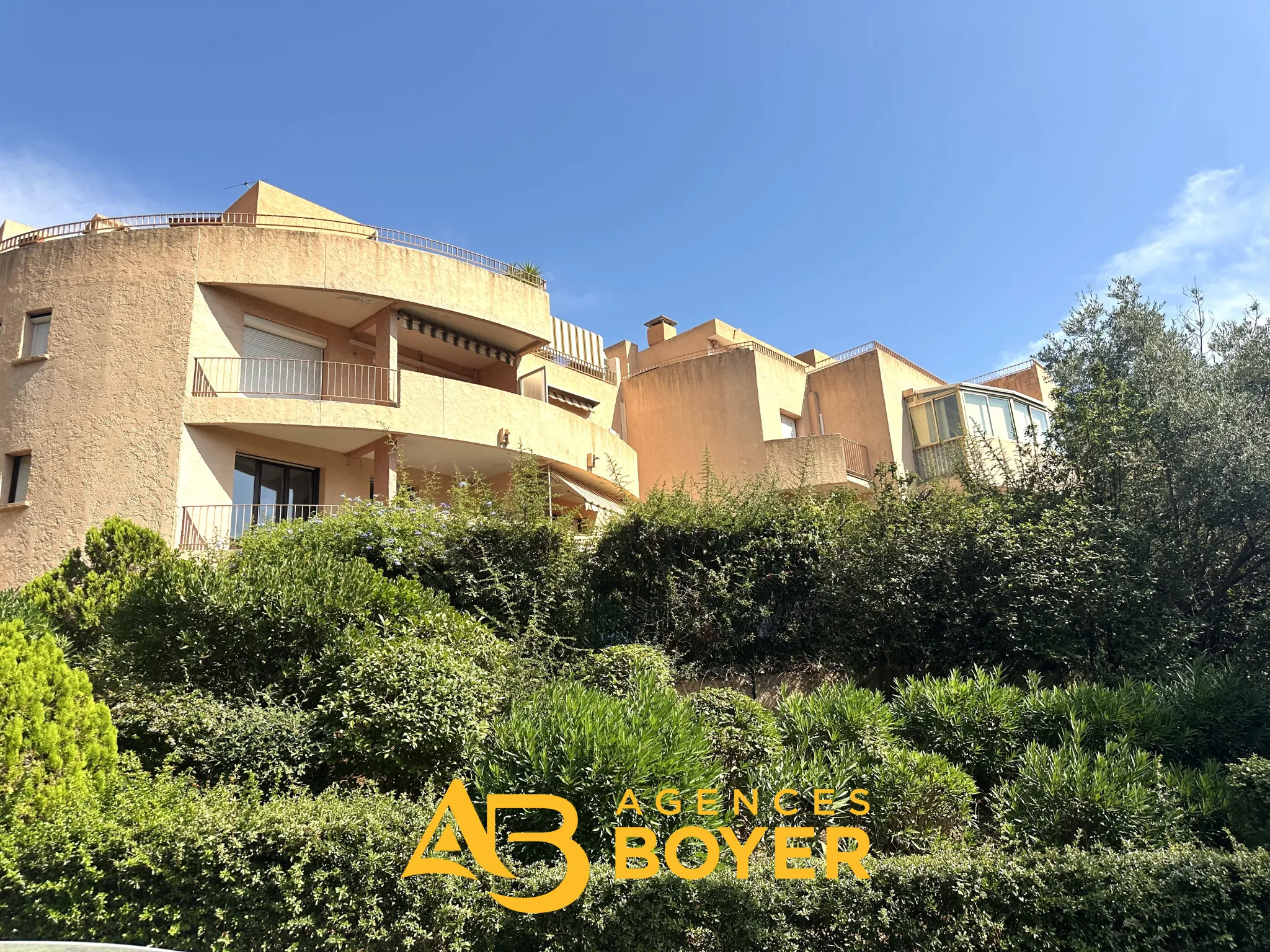 Appartement T2 rénové avec ascenseur à Bandol 