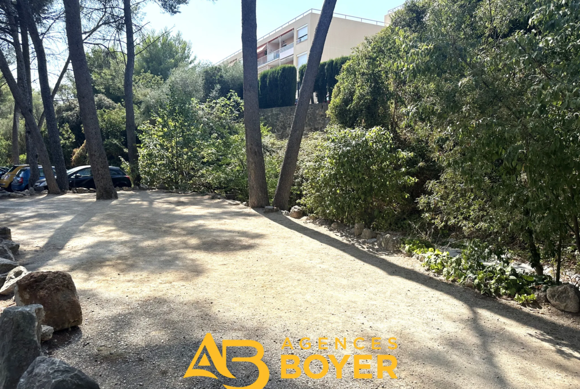 Appartement T2 rénové avec ascenseur à Bandol 